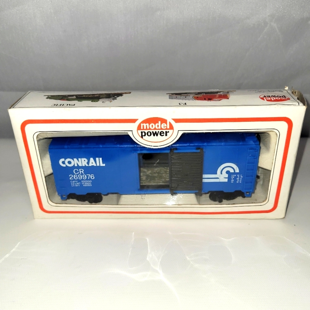 MODEL POWER Ho Scale Vintage Blue Box Car Conrail Electric Train in box car 8001
